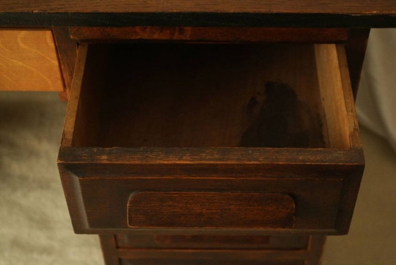 Image 1 of Vintage eikenhouten bureau met voet