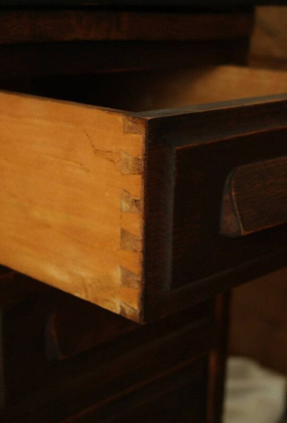 Image 1 of Vintage eikenhouten bureau met voet