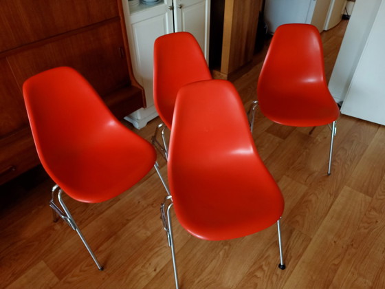 Image 1 of 4x Vitra Eames Stoelen