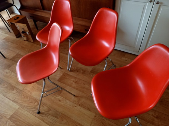 Image 1 of 4x Vitra Eames Stoelen