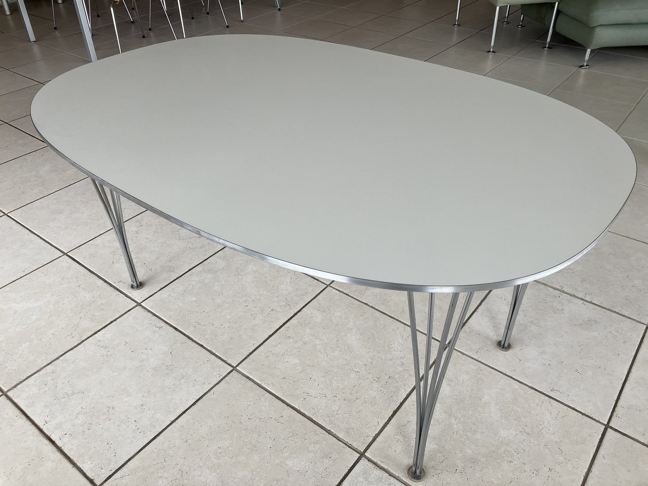 Fritz Hansen Superellipse eettafel