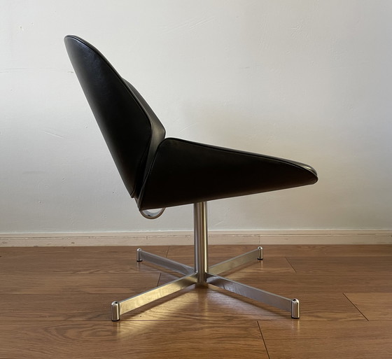 Image 1 of Geoffrey D. Harcourt Exquis Fauteuil