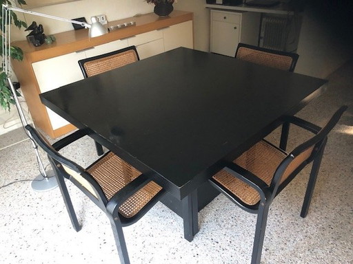 Vierkante, Zwarte Houten Eettafel Met Stoelen