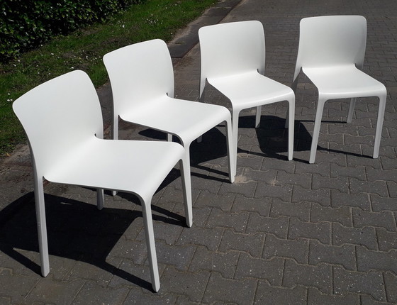 Image 1 of 3+1 Magis Chair First ontwerp Stefano Giovannoni, stapelbaar