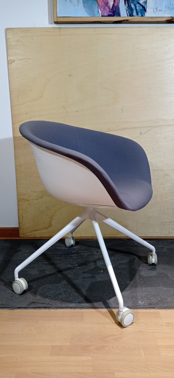 Image 1 of ARPER Duna 02 fauteuil op wielen in lichtgrijs Kvard Wol van Studio LAM