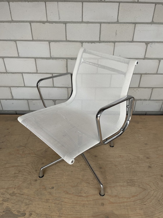 Image 1 of 2X Vitra Eames Ea108 Antraciet Netweave/Chroom