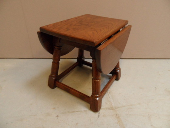 Image 1 of Brutalist eiken bijzet tafel 1960's