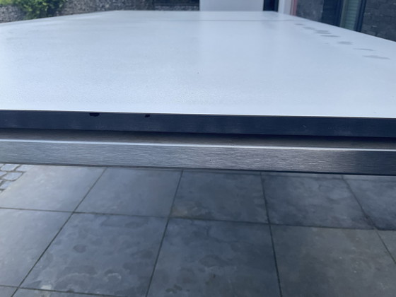 Image 1 of Terras met rieten tafel