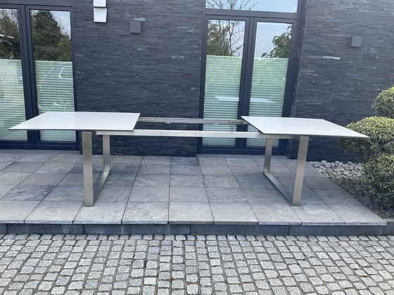 Image 1 of Terras met rieten tafel