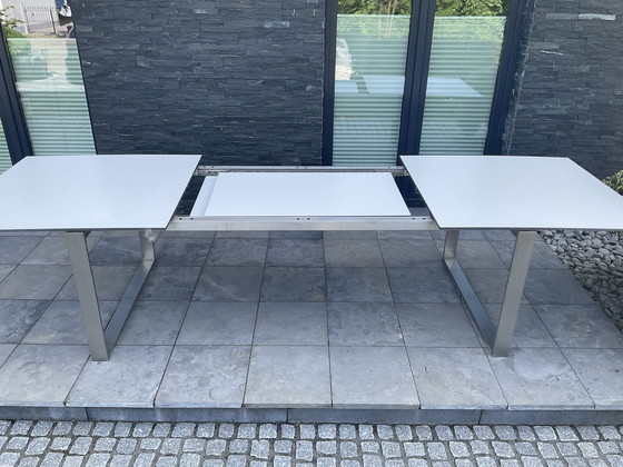 Image 1 of Terras met rieten tafel