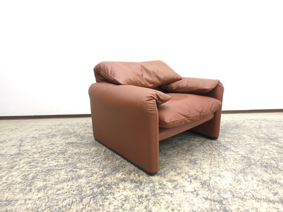 Image 1 of Cassina Maralunga fauteuil Donker cognac Design fauteuil Leren fauteuil