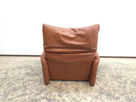 Image 1 of Cassina Maralunga fauteuil Donker cognac Design fauteuil Leren fauteuil