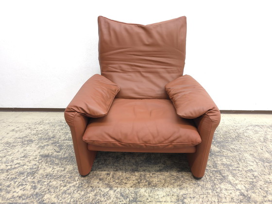 Image 1 of Cassina Maralunga fauteuil Donker cognac Design fauteuil Leren fauteuil