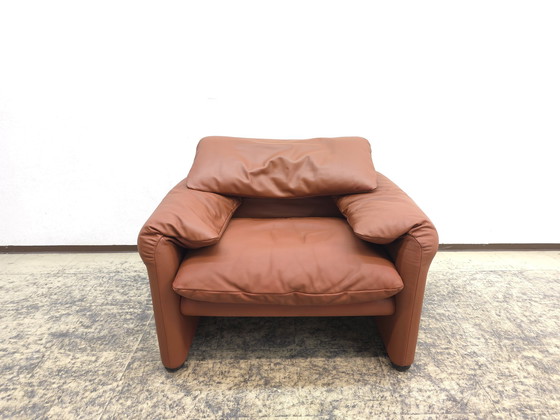 Image 1 of Cassina Maralunga fauteuil Donker cognac Design fauteuil Leren fauteuil