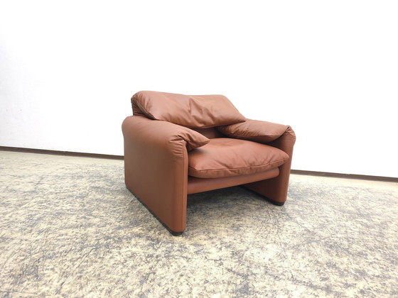 Image 1 of Cassina Maralunga fauteuil Donker cognac Design fauteuil Leren fauteuil