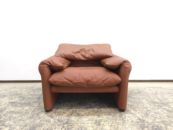 Image 1 of Cassina Maralunga fauteuil Donker cognac Design fauteuil Leren fauteuil