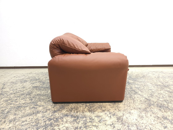 Image 1 of Cassina Maralunga fauteuil Donker cognac Design fauteuil Leren fauteuil