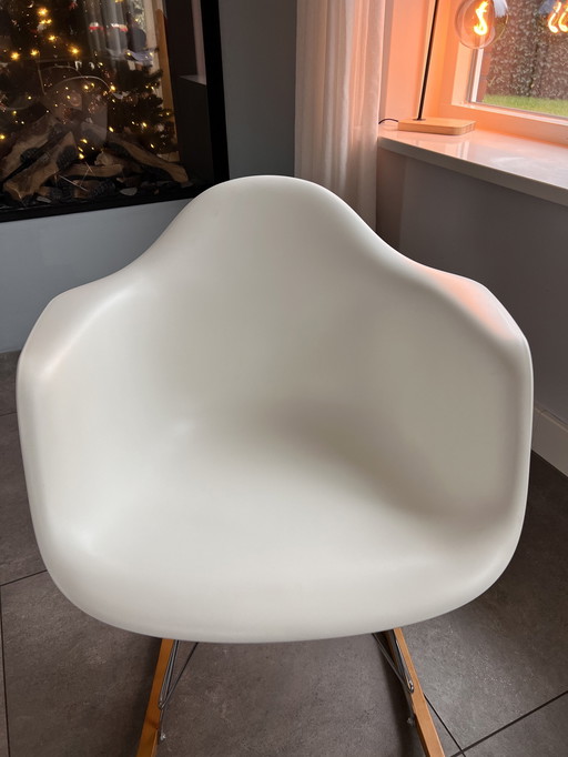 Vitra Eames Schommelstoel