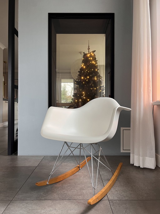 Vitra Eames Schommelstoel