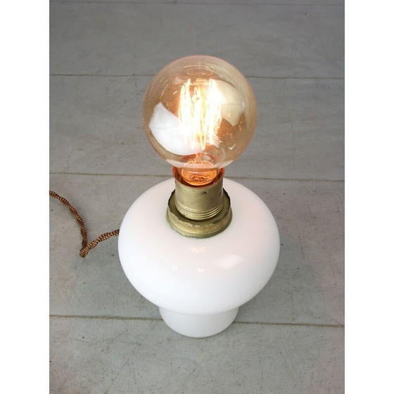 Image 1 of Mid-century Italiaanse messing en opaline tafellamp