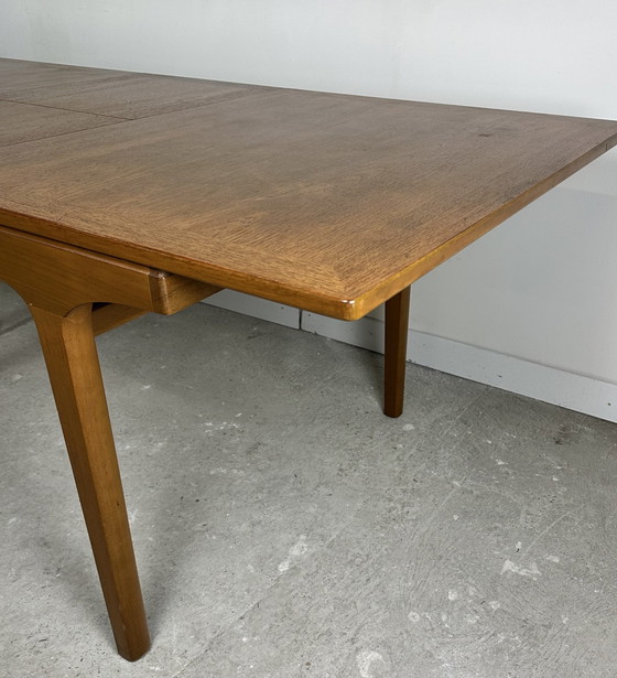 Image 1 of Scandinavische stijl teak uitschuifbare tafel door Nathan meubelen 1960
