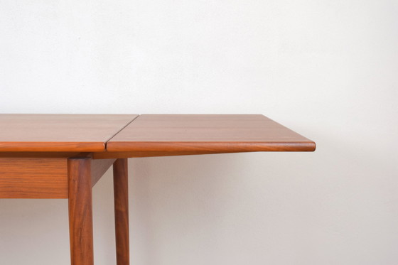 Image 1 of Mid Century Deense Teakhouten uitschuifbare eettafel, 1960S.