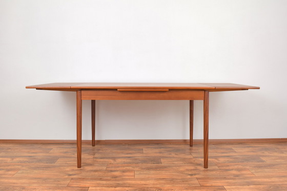 Image 1 of Mid Century Deense Teakhouten uitschuifbare eettafel, 1960S.