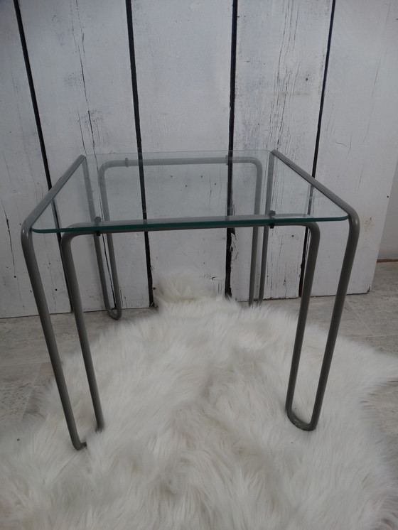 Image 1 of Vintage 1960 bijzettafel met metalen frame