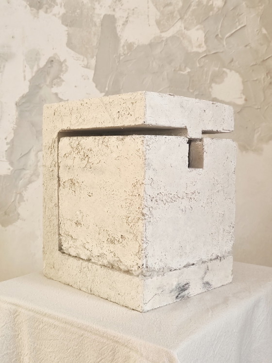 Image 1 of Brutalistische Nestkast Vogelhuis Door Knut Wentink, Betonnen Mezenkast