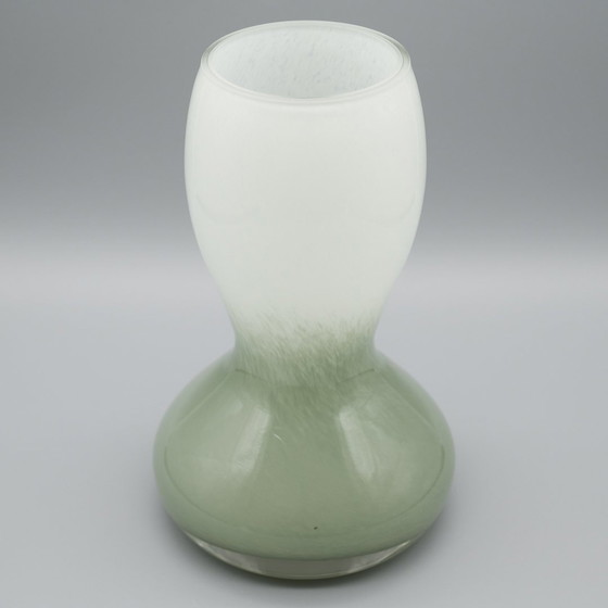 Image 1 of Exquisite Ingevatte Glazen Vaas Jugendstil Art Déco Stijl Circa 1930S Opaalglas 23Cm