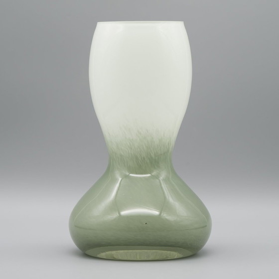 Image 1 of Exquisite Ingevatte Glazen Vaas Jugendstil Art Déco Stijl Circa 1930S Opaalglas 23Cm