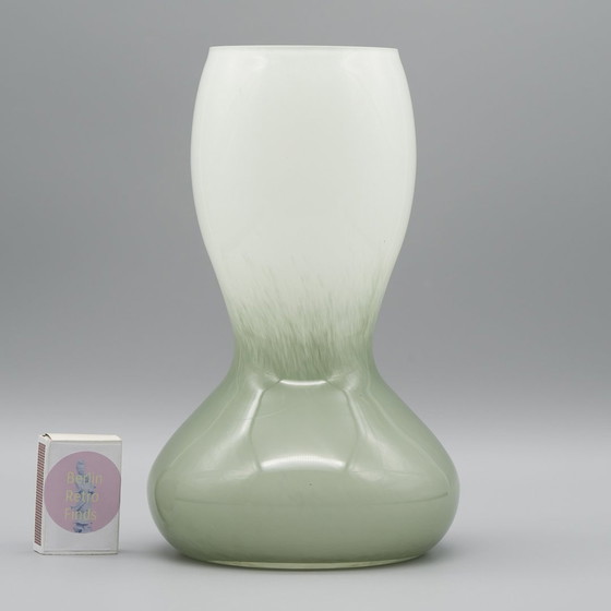 Image 1 of Exquisite Ingevatte Glazen Vaas Jugendstil Art Déco Stijl Circa 1930S Opaalglas 23Cm