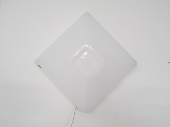 Image 1 of Witte plexiglas vierkante IGuzzini wand- of plafondlamp, Italië 1970's