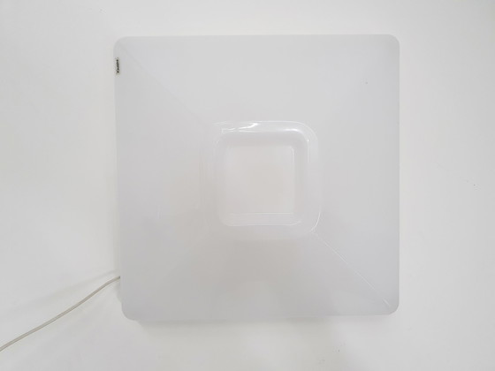 Image 1 of Witte plexiglas vierkante IGuzzini wand- of plafondlamp, Italië 1970's