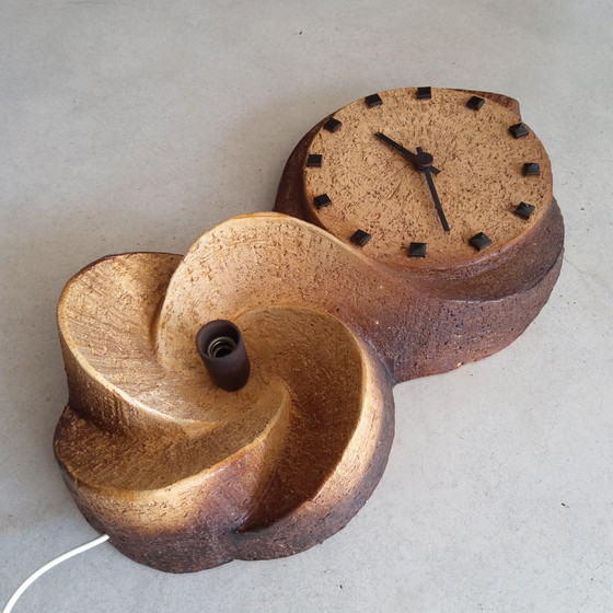 Image 1 of Keramieken aardewerken vintage brutalist klok/wandlamp