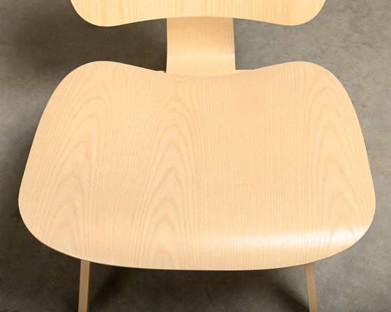 Image 1 of Herman Miller Charles & Ray Eames LCW Loungestoel