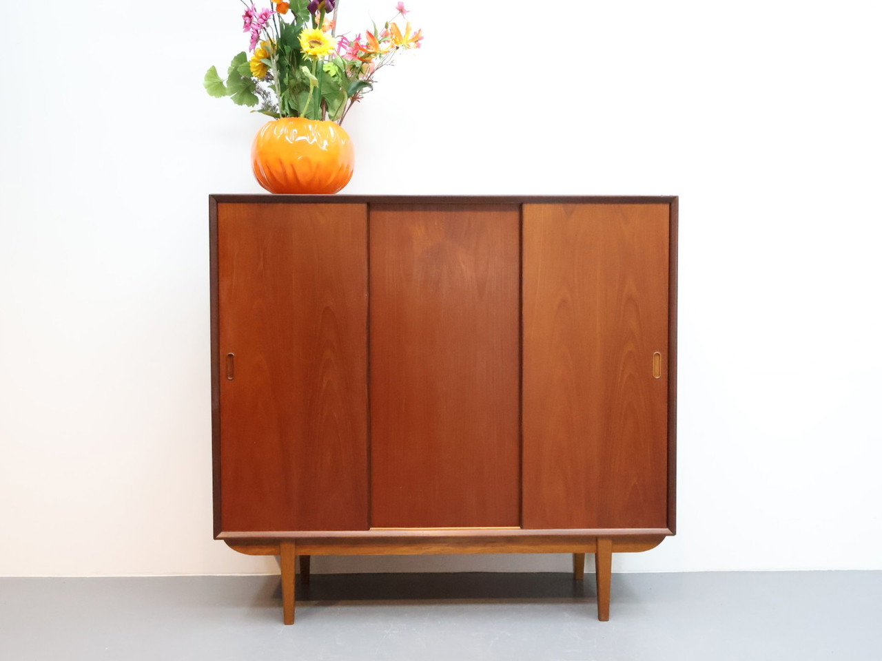 Deens vintage dressoir wandmeubel teak