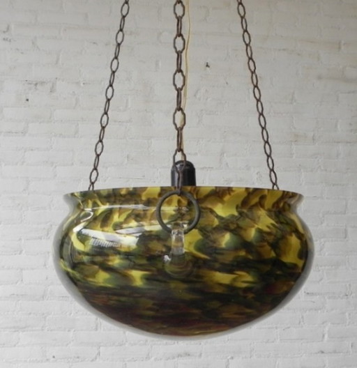 Vintage hanglamp met grote glazen schaal met kettingen