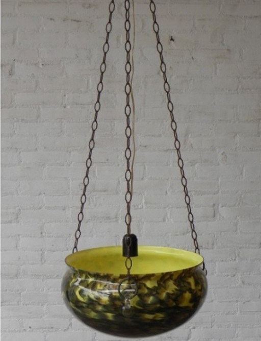 Vintage hanglamp met grote glazen schaal met kettingen