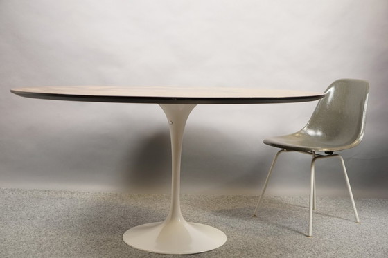 Image 1 of Knoll eettafel van Eero Saarinen