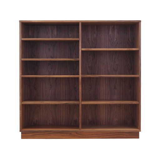 Notenhouten boekenkast, Scandinavisch ontwerp