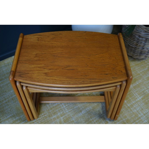 Mid century Zweedse nesttafels van licht teakhout