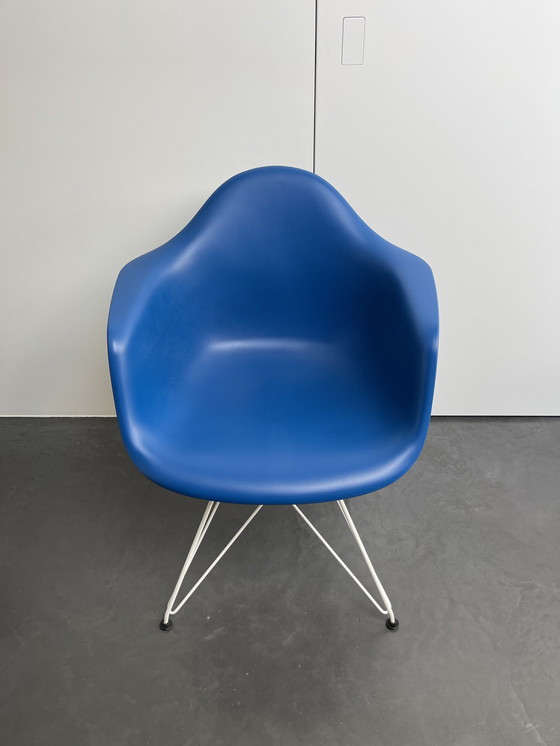 Image 1 of Vitra DAR stoel