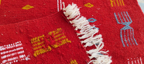 Image 1 of Rood kelimdeken met handgeweven berberpatronen