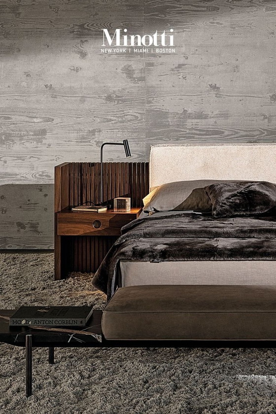 Image 1 of Minotti Brasilia Bed Palisander Showmodel 