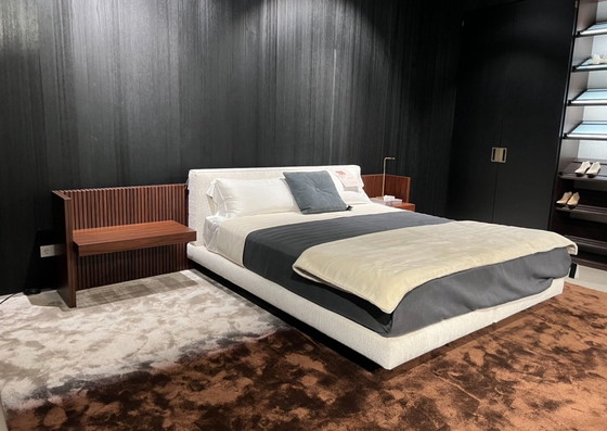 Image 1 of Minotti Brasilia Bed Palisander Showmodel 