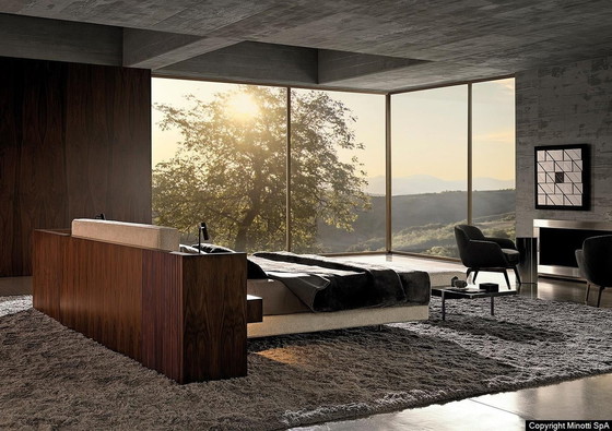 Image 1 of Minotti Brasilia Bed Palisander Showmodel 