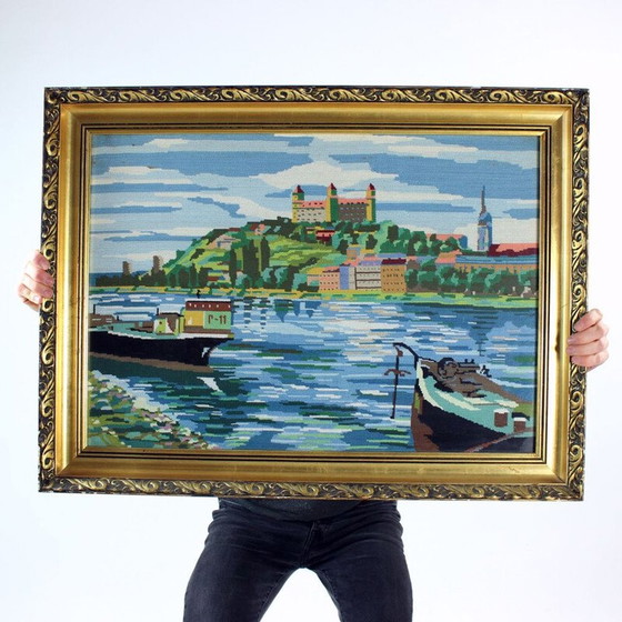 Image 1 of Decoratief wandtapijt vintage kunst op de landschapsfoto van Bratislava, Tsjecho-Slowakije 1980