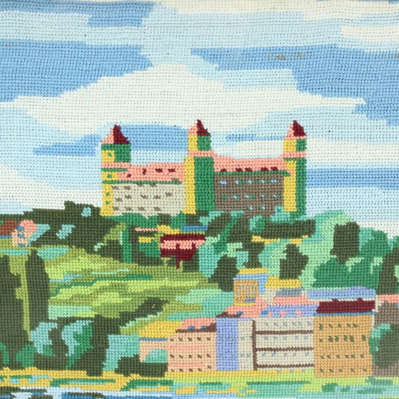 Image 1 of Decoratief wandtapijt vintage kunst op de landschapsfoto van Bratislava, Tsjecho-Slowakije 1980
