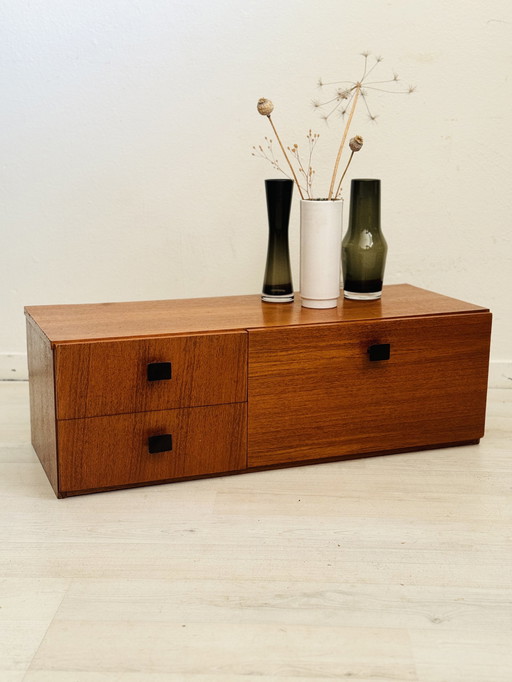 Vintage teak hangkastje